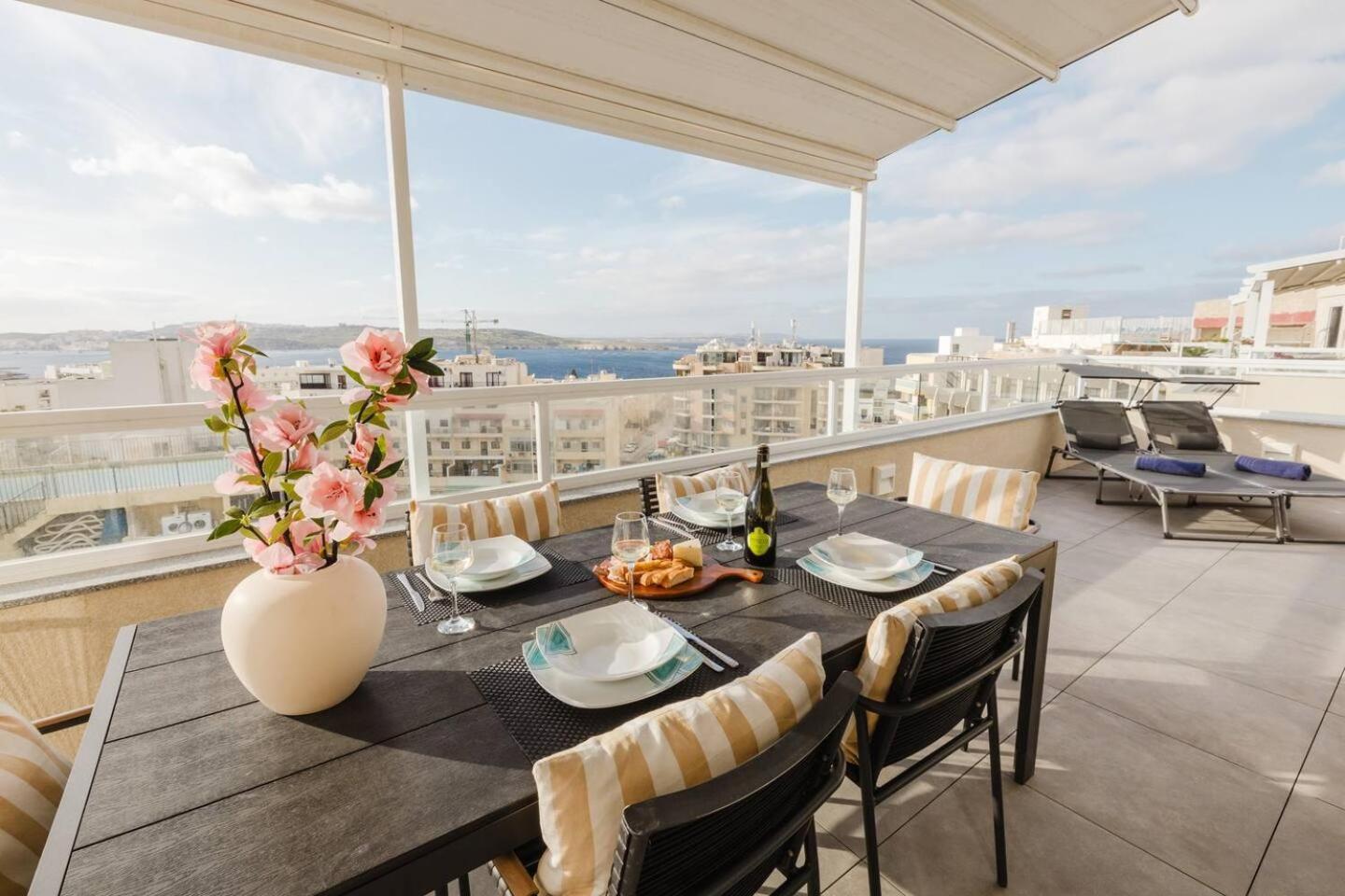 Mulberry Ph 2bed Insane Views! By Homely *