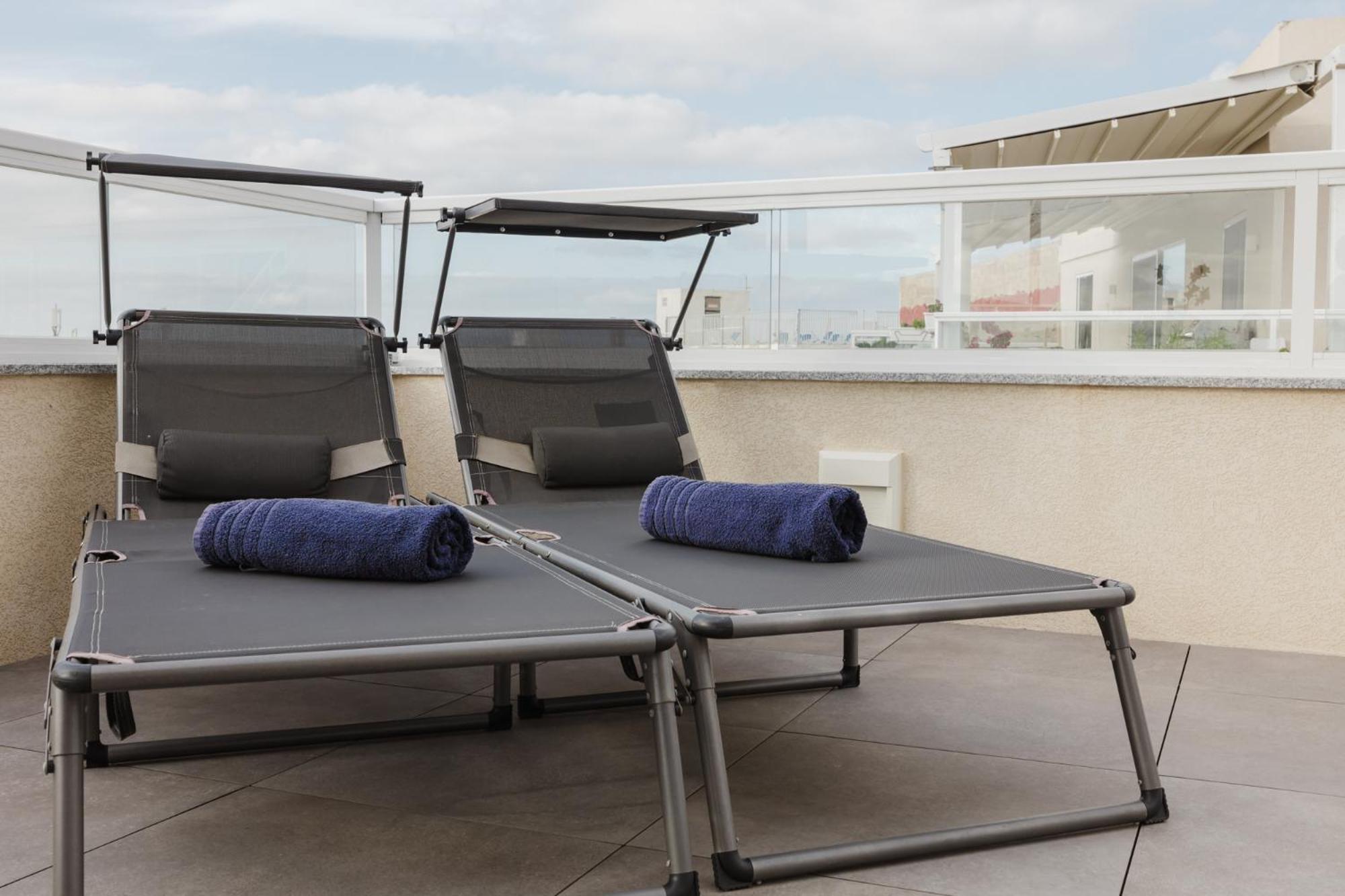 Mulberry Ph 2bed Insane Views! By Homely *