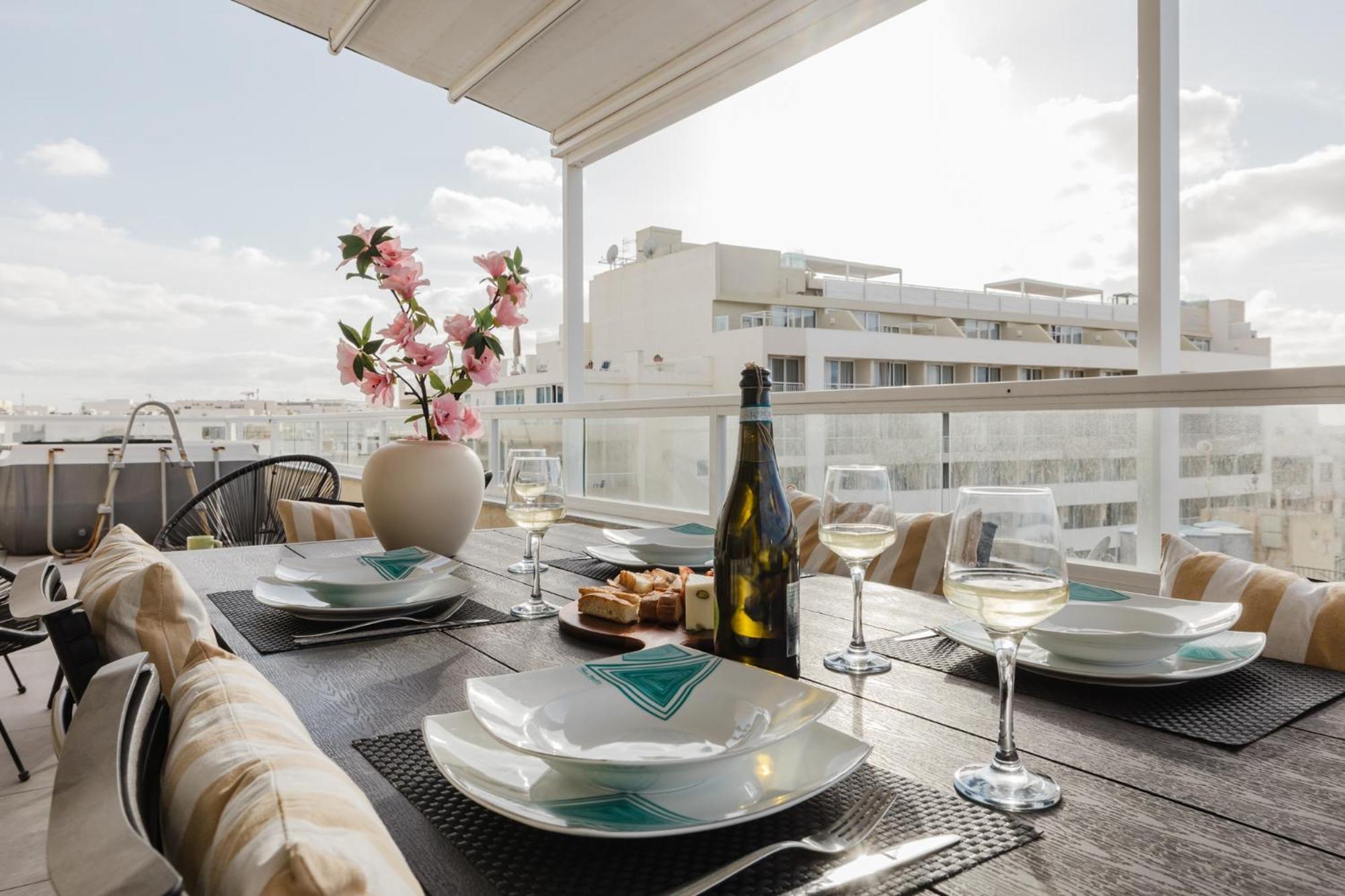 Apartment Mulberry Ph 2bed Insane Views! By Homely *
