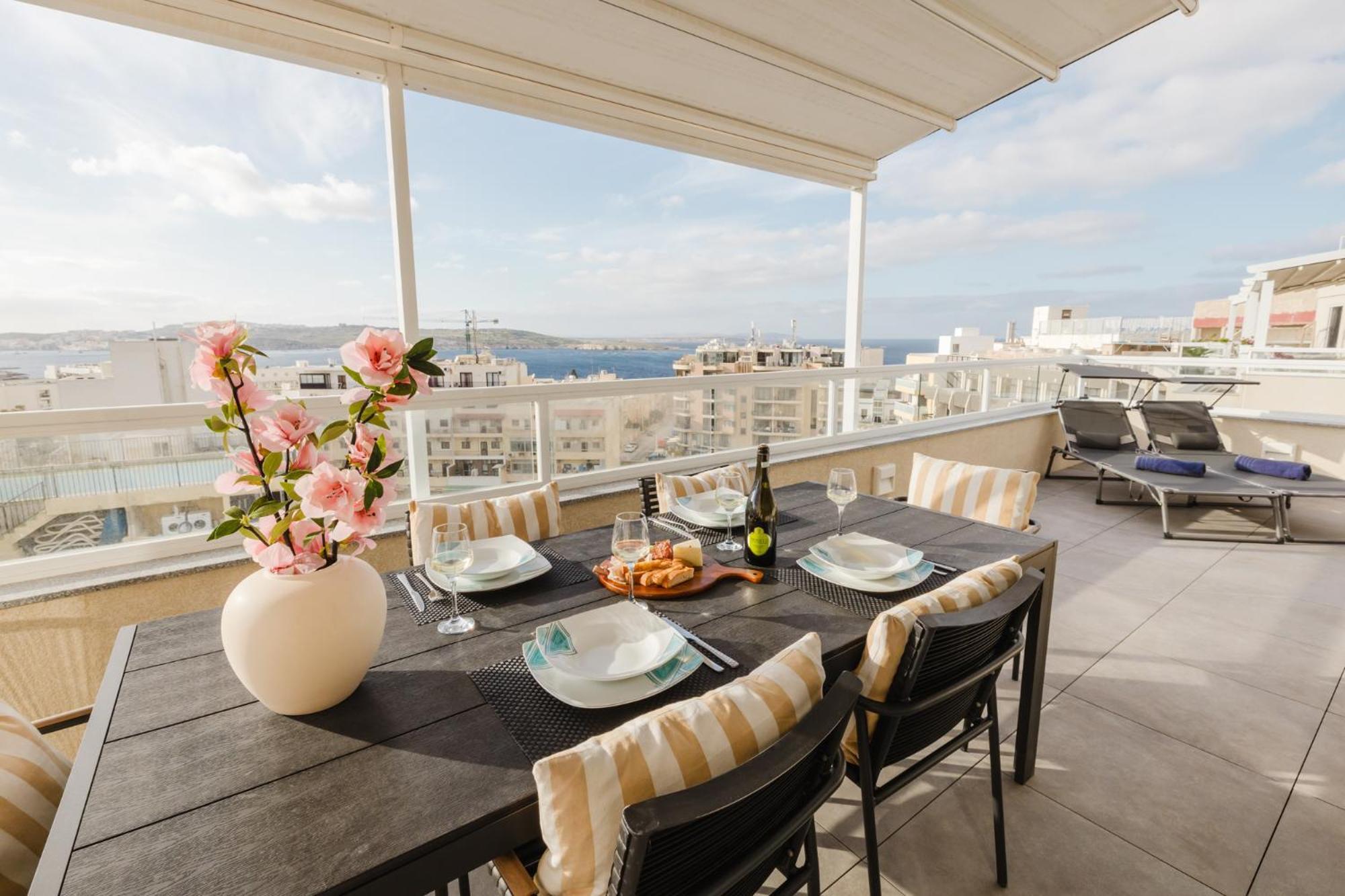Mulberry Ph 2bed Insane Views! By Homely *