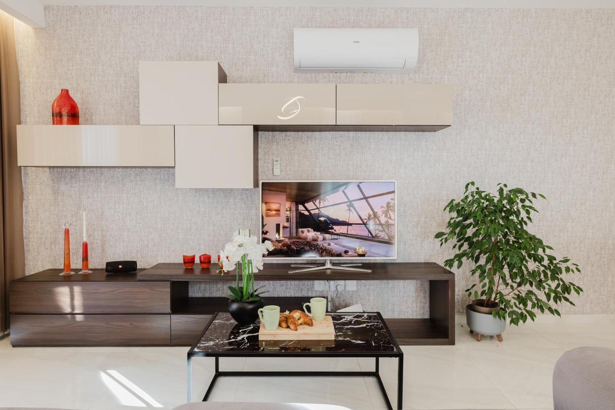 Mulberry Ph 2bed Insane Views! By Homely