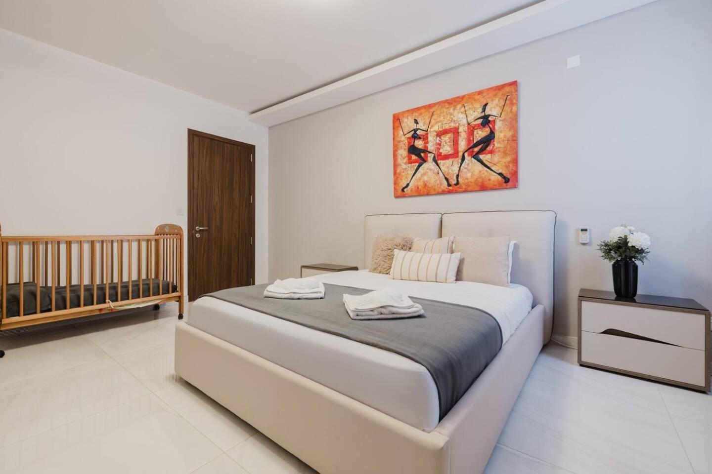 Apartment Mulberry Ph 2bed Insane Views! By Homely