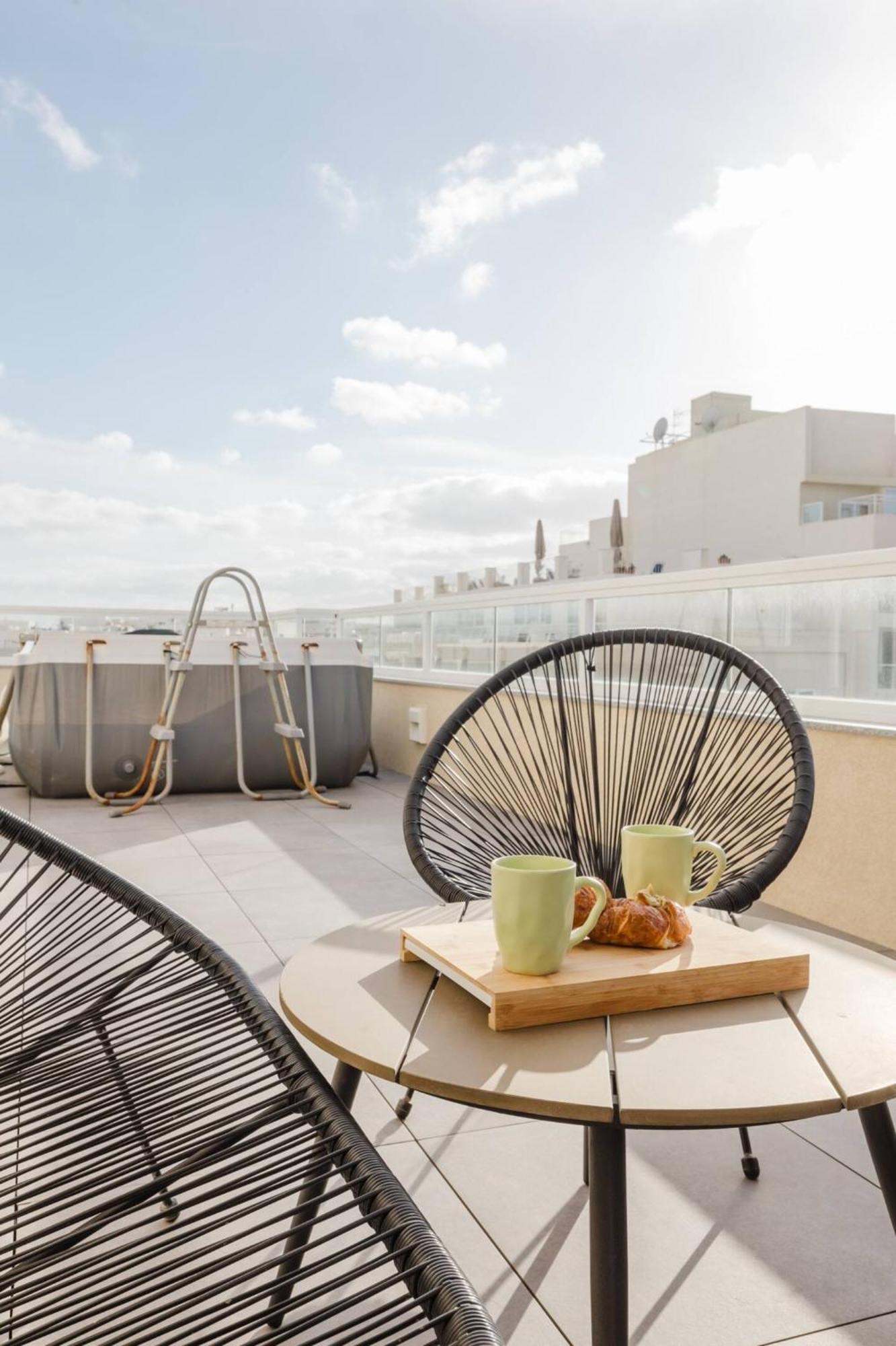 Mulberry Ph 2bed Insane Views! By Homely *